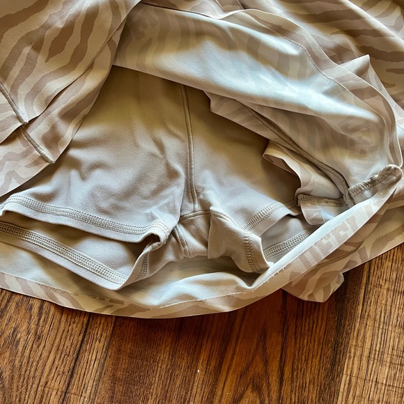 OFFLINE by Aerie workout shorts zebra print in beige. Size small - Picture 3 of 4